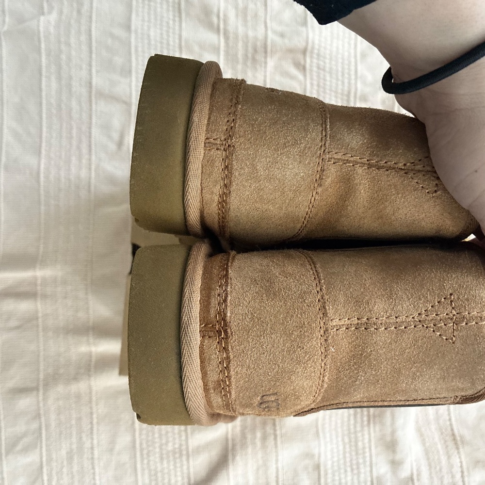 Ugg - kids boots (boys 7) - Picture 5 of 7